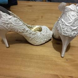 Perfect Vintage Wedding heels white shoes size 5