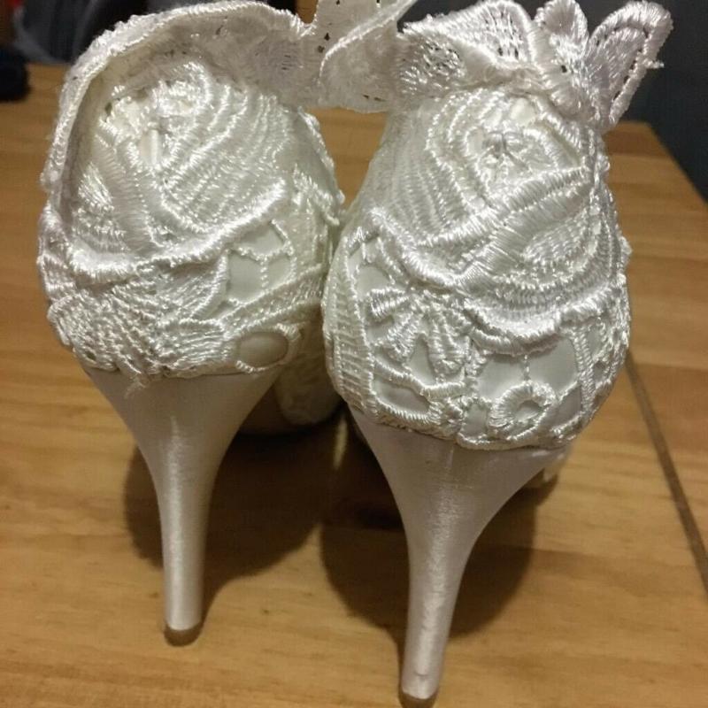 Perfect Vintage Wedding heels white shoes size 5