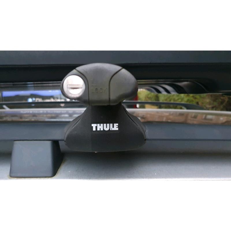 Thule roof box with bars