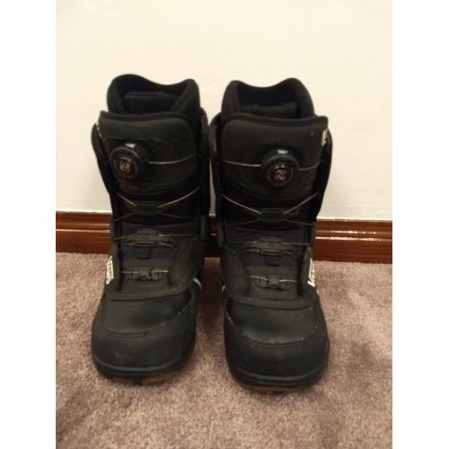 Vans encore snowboard boots - Boys Size 5