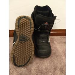 Vans encore snowboard boots - Boys Size 5