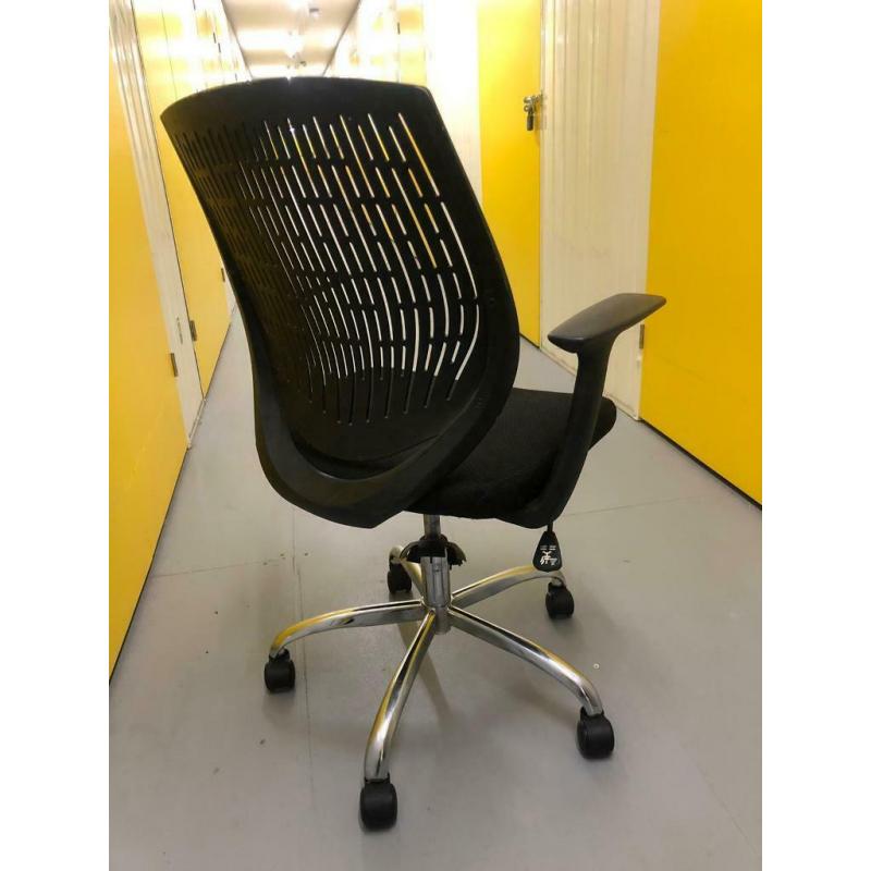 BLACK OFFICE CHAIRS X6