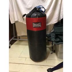 Lonsdale Bunch bag 32? with a pair of boxing gloves