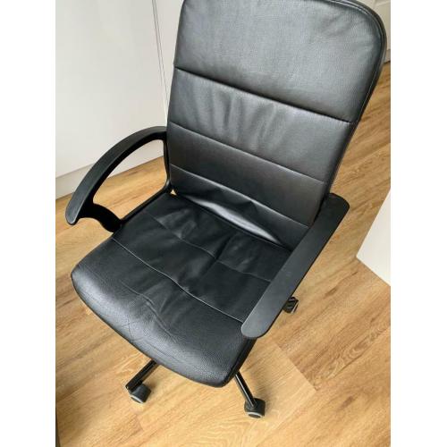 Black office chair