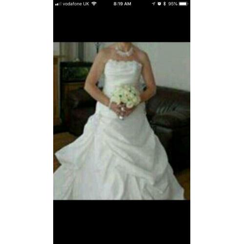 Ivory wedding dress