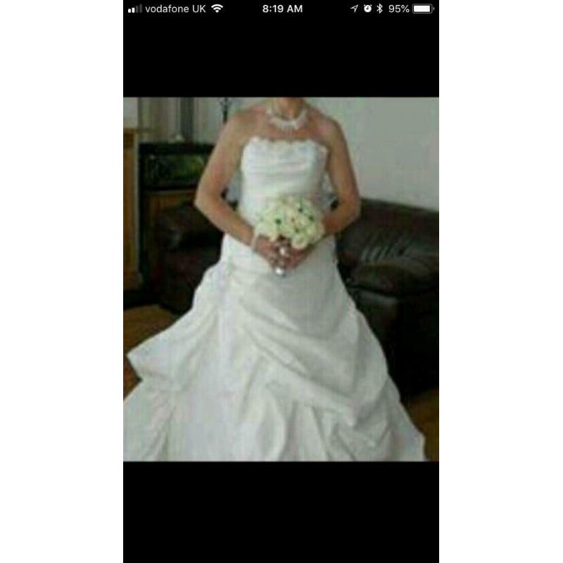 Ivory wedding dress