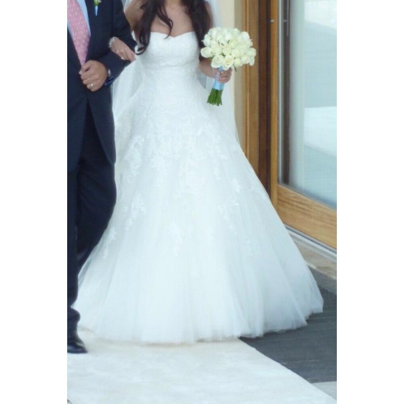 Pronovias Alcanar Tulle and Lace Princess Wedding Dress, Size 6-8