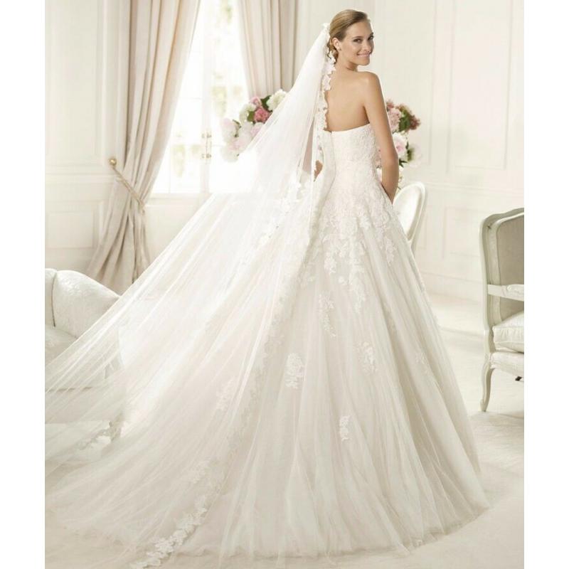 Pronovias Alcanar Tulle and Lace Princess Wedding Dress, Size 6-8