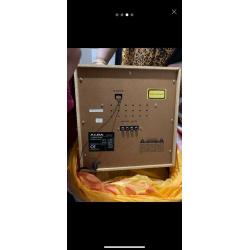 HiFi sound system with speakers