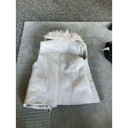 Girls river island fur gilet age 7