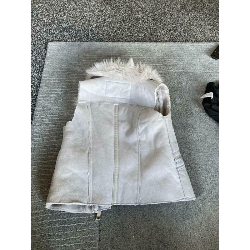 Girls river island fur gilet age 7