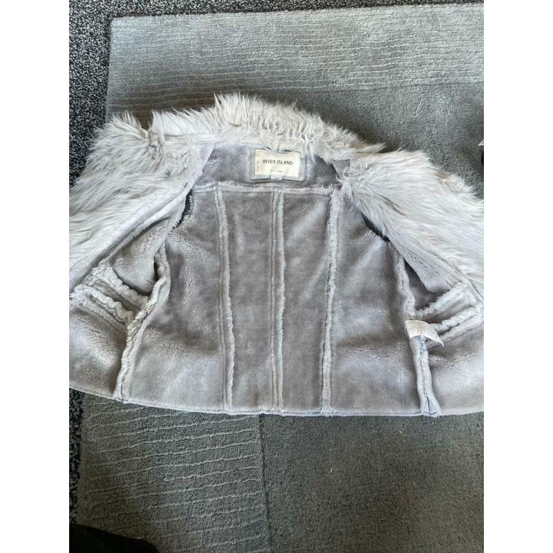 Girls river island fur gilet age 7