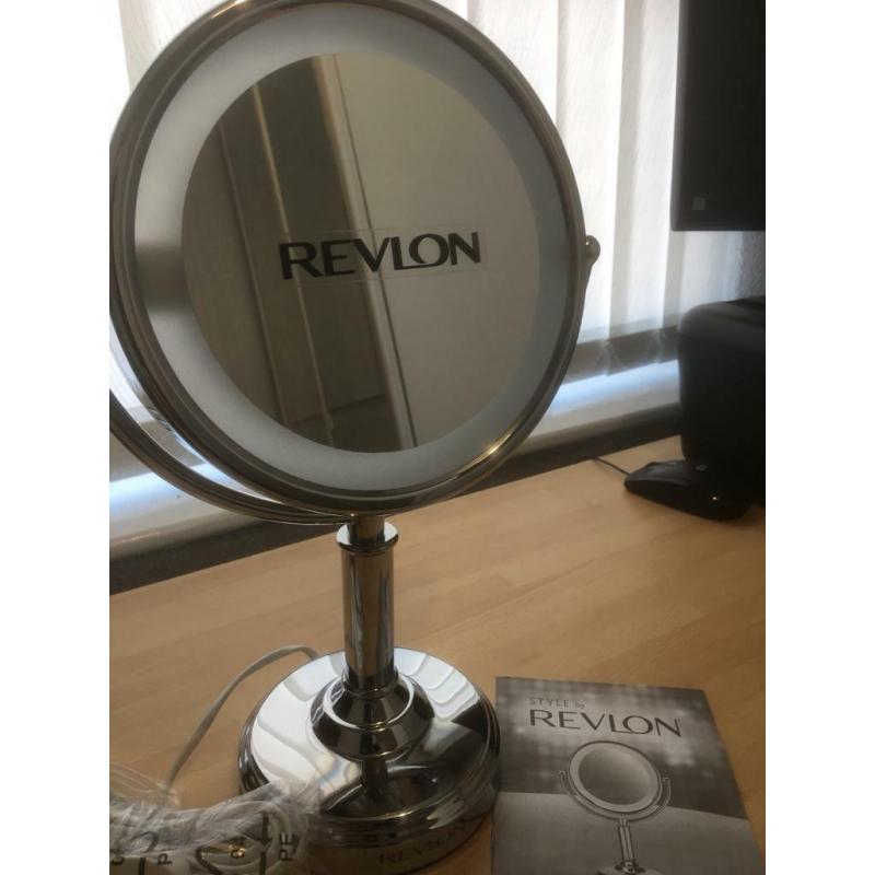 Illuminated make up mirror