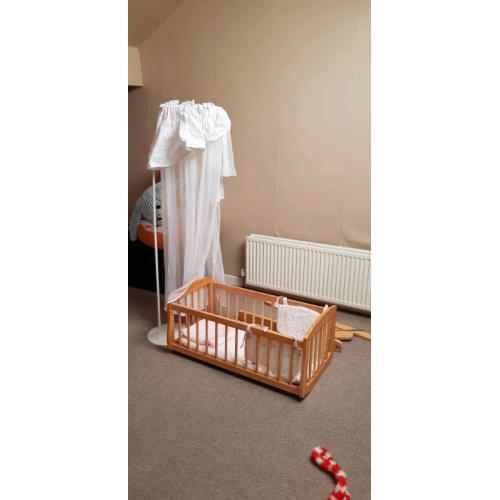 Rocking baby cot