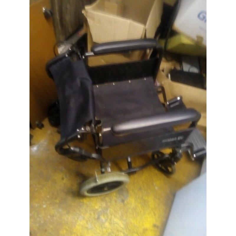 Foldable lightweight wheelchair