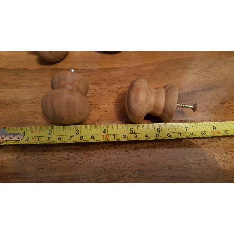 11 unstained cupboard / drawer knobs