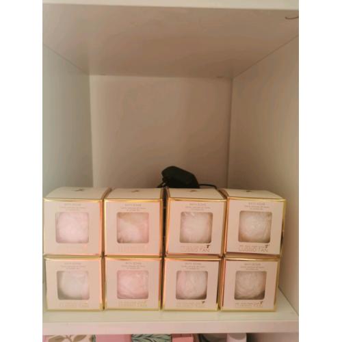 Lusso bath bombs