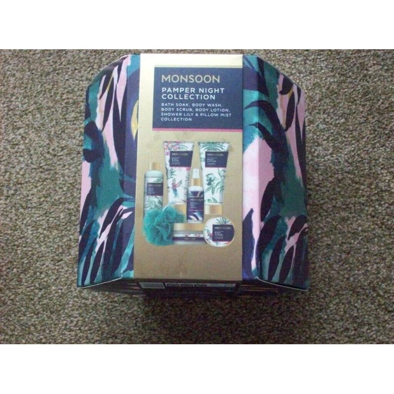 BNIB MONSOON PAMPER NIGHT COLLECTION TOILETRIES GIFT SET 7 PIECES