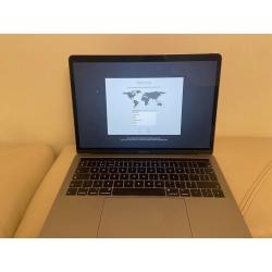 Apple MacBook Pro (2019) 13in with Touch Bar silver. Proof of purchase receipt Like new ?1000