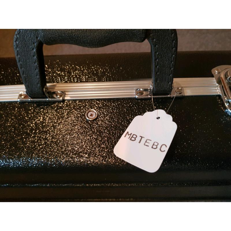Deluxe lockable hard shell Guitar case with plush velvet lining.