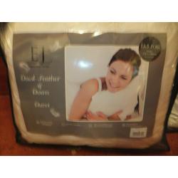 BRAND NEW KINGSIZE FEATHER BED AND DUVET