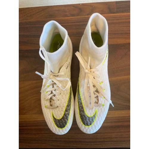 Football shoes