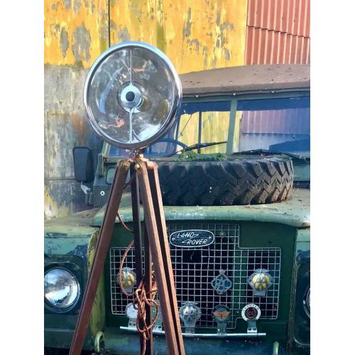 Unique tripod light
