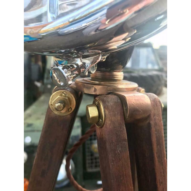 Unique tripod light
