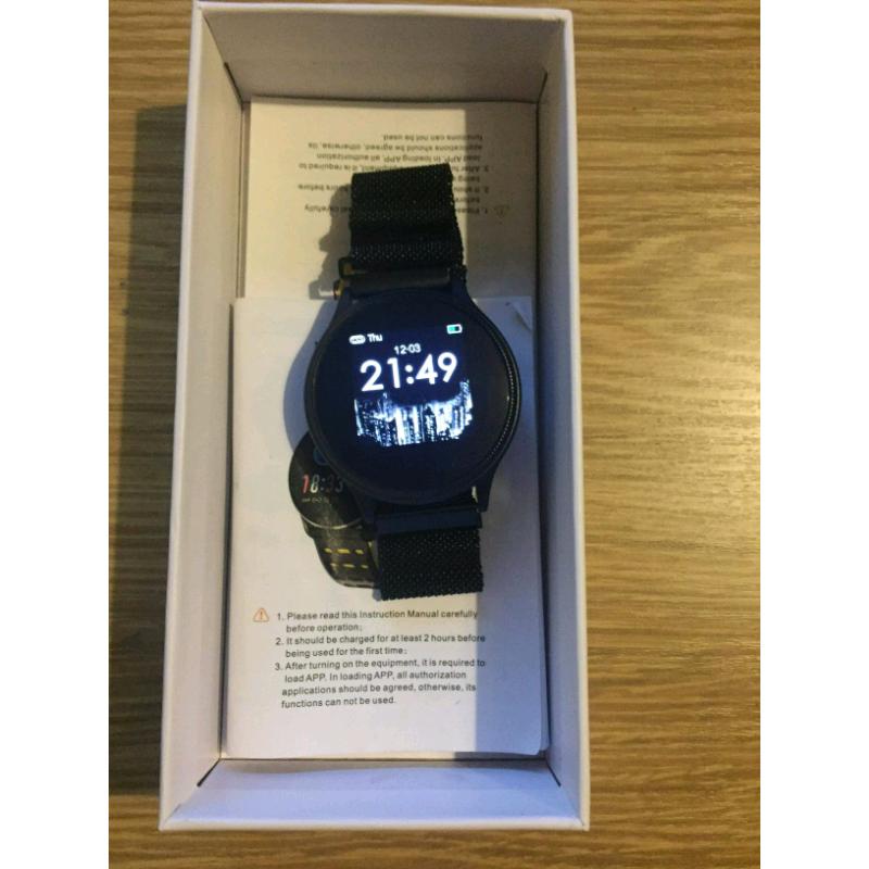 Various smart watches / fitness trackers