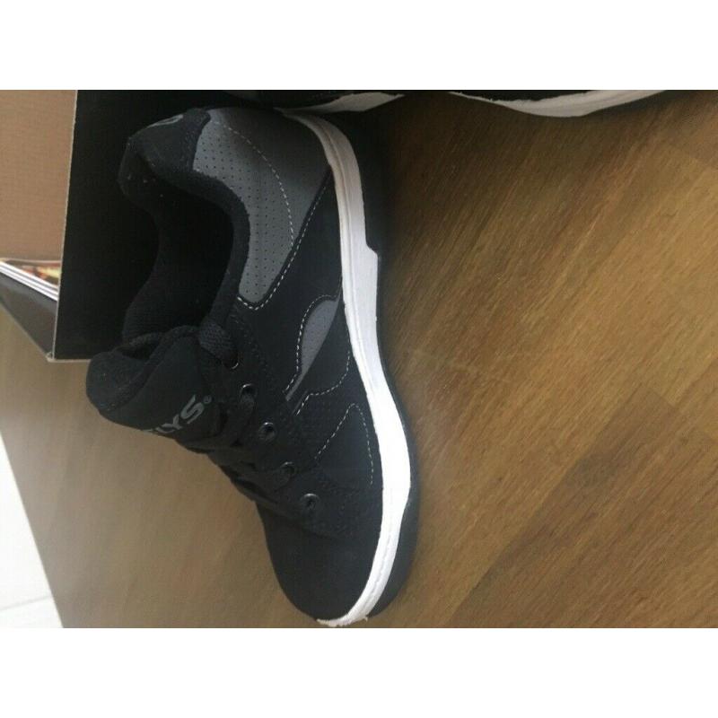 Heelys Black & Grey Size 1 Junior