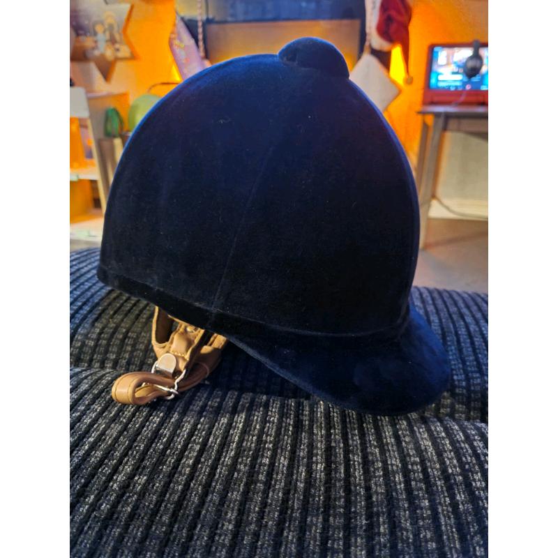 Charles owen size 7/57 navy H2000 Riding hat