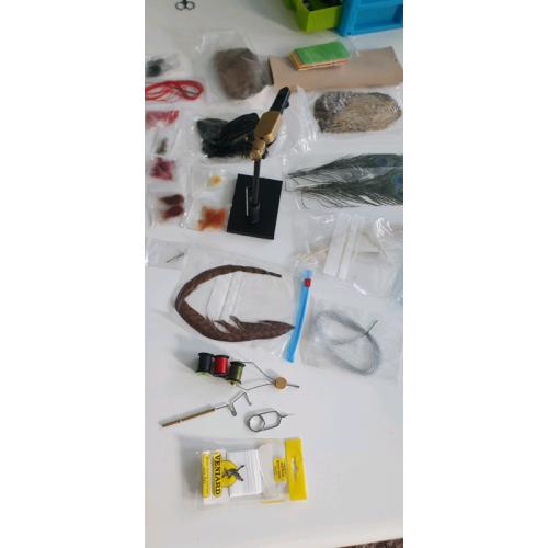 Fly tying vice and material