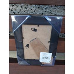 Picture Frames 4 x 6 New In Packet x2 Frames