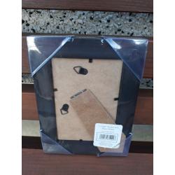 Picture Frames 4" x 6" New In Packet x2 Frames