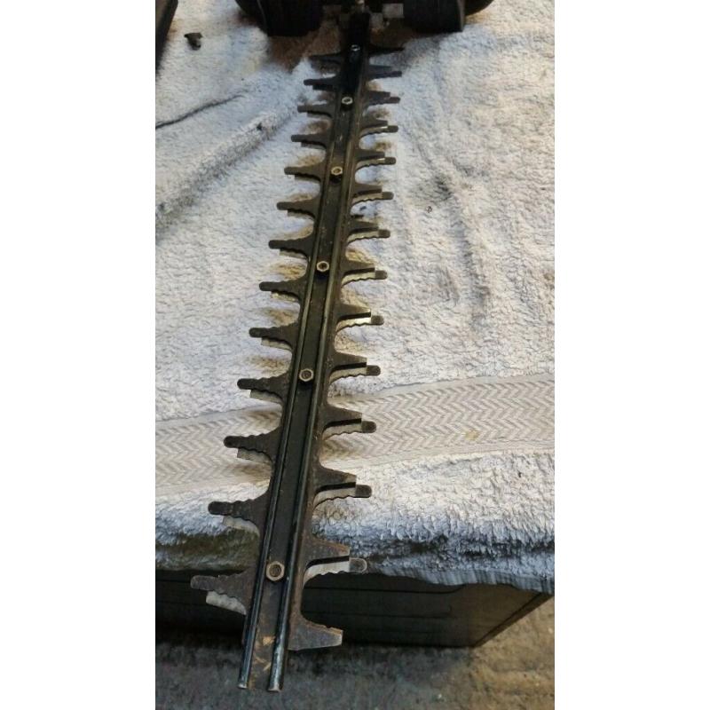 McCulloch 4528 Superlite 2 stroke hedge cutter /Spares or Repair