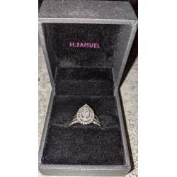 Pear shape diamond ring cluster 9ct white gold engagement/wedding bridal set.