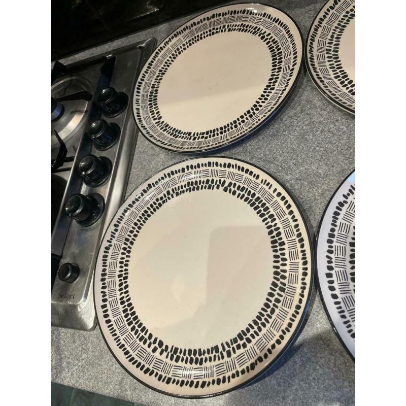 Used Dinner plates set