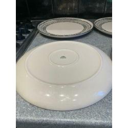 Used Dinner plates set
