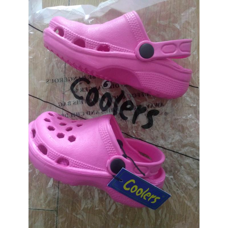 NEW INFANTS CLOGS.