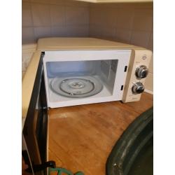 Swan Retro Microwave