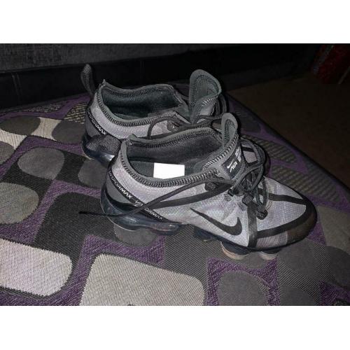 Nike Air Vapormax - size 5
