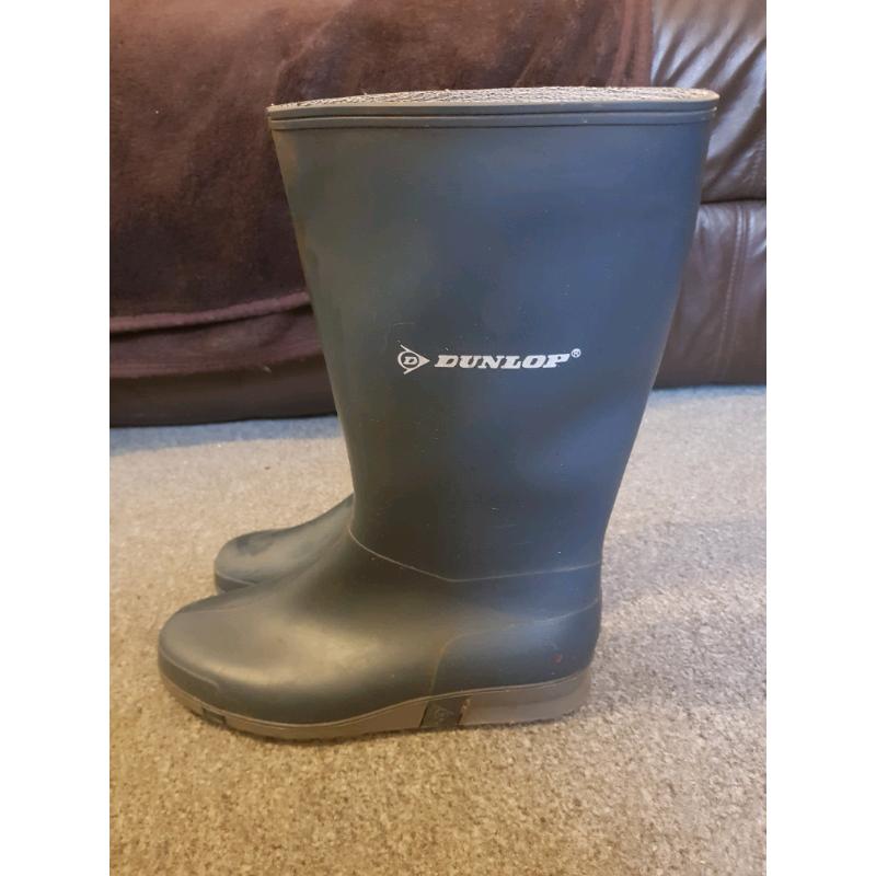 Child Size 4 Dunlop Wellies!