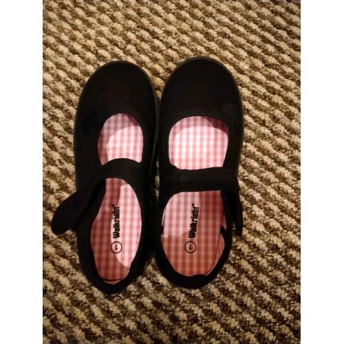 Brand New Girls Plimsolls / Gym Rubbers Size 1