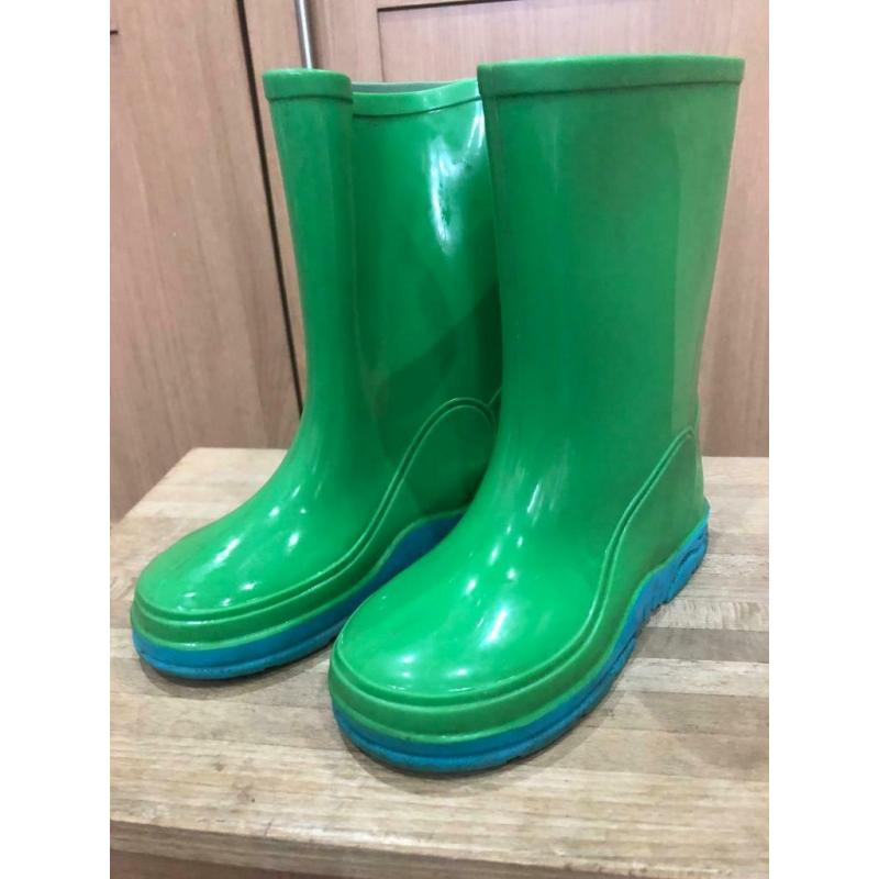 Kids green wellies size 9
