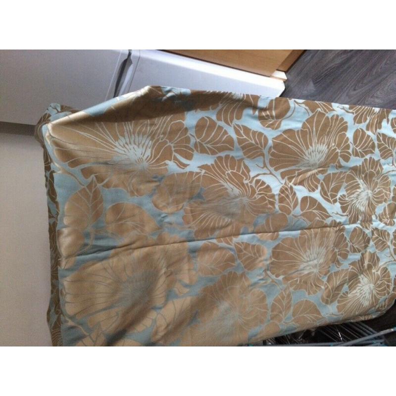 Single bed quilt & curtains